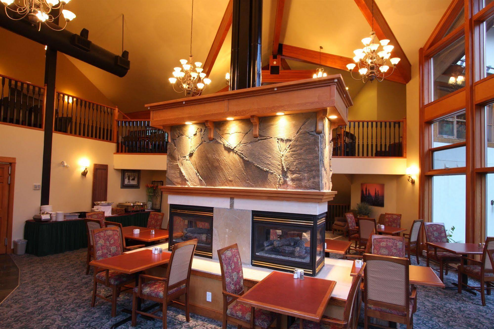 The Pinnacle Lodge Sun Peaks Exteriér fotografie