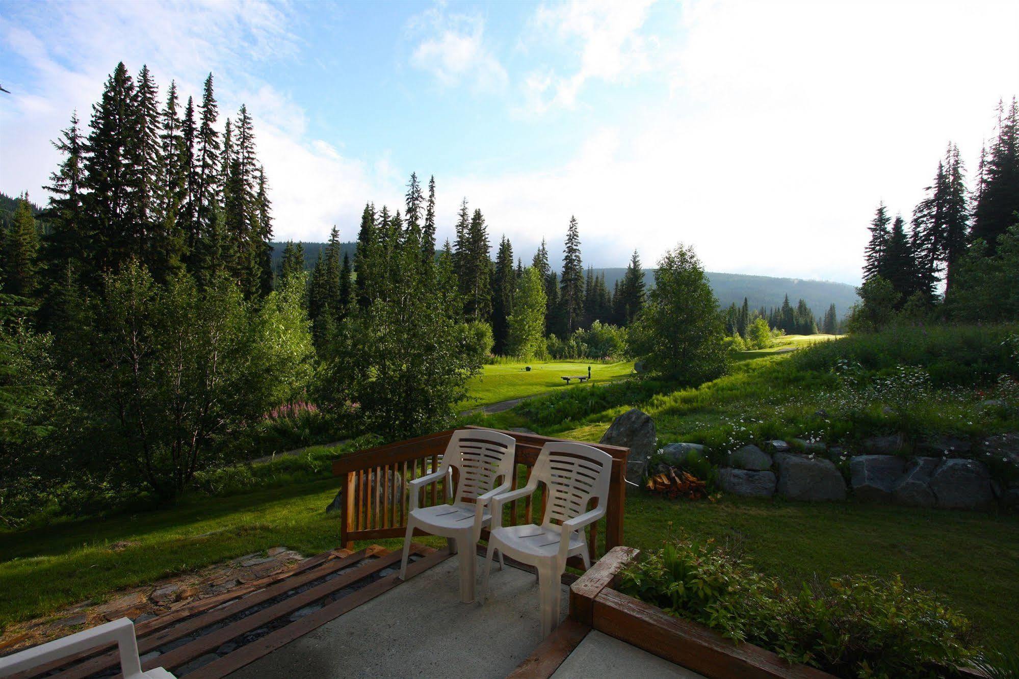 The Pinnacle Lodge Sun Peaks Exteriér fotografie